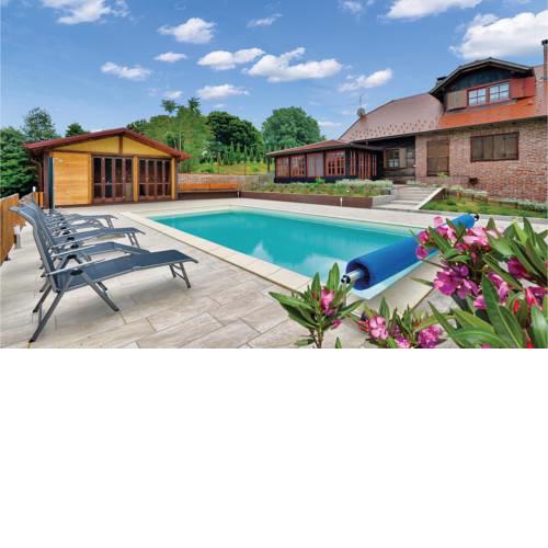 Six-Bedroom Holiday Home in Ludbreg