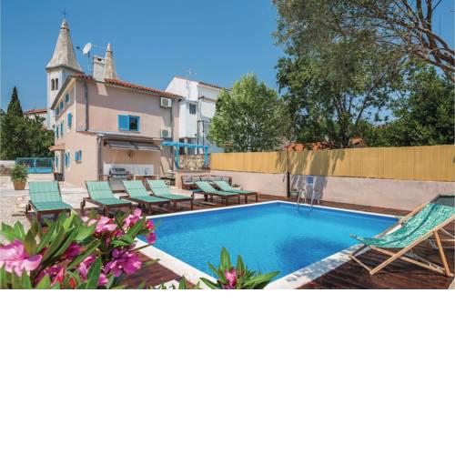 Six-Bedroom Holiday Home in Medulin