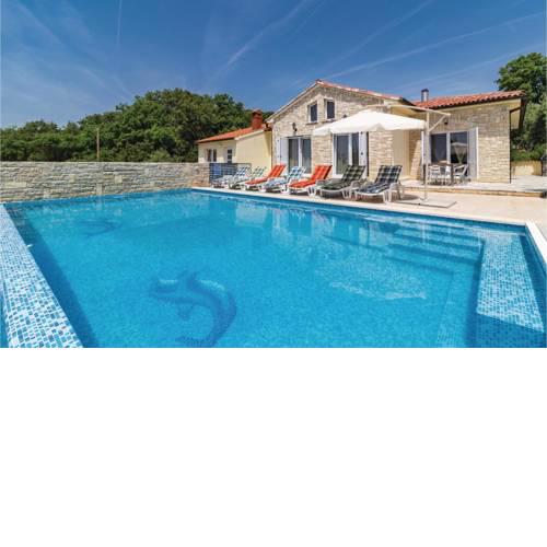 Six-Bedroom Holiday Home in Medulin