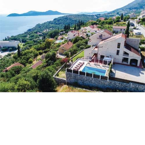 Six-Bedroom Holiday Home in Orasac