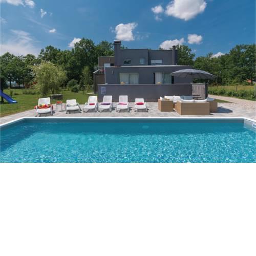 Six-Bedroom Holiday Home in Pisarovina
