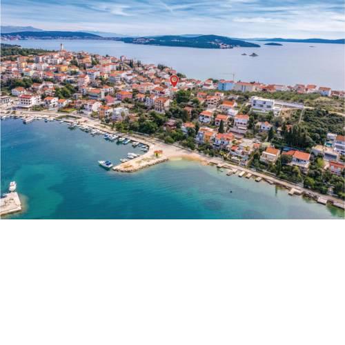 Six-Bedroom Holiday Home in Seget Vranjica