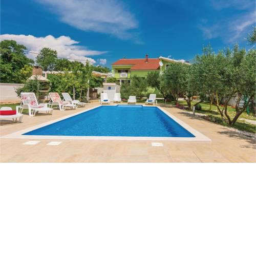 Six-Bedroom Holiday Home in Sv. Filip i Jakov