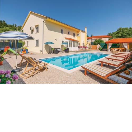 Six-Bedroom Holiday Home in Zmijavci