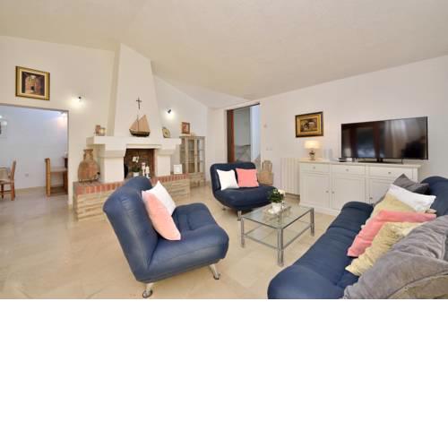 Skoblar Holiday Home
