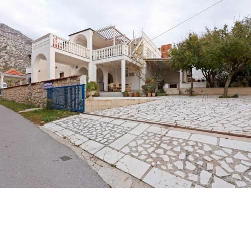 Soulful Apartment in Cesarica with Terrace