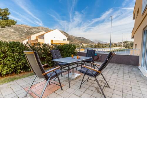 SPACIOUS 2-BEDROOM APARTMENT WITH TERRACE AND PARKING