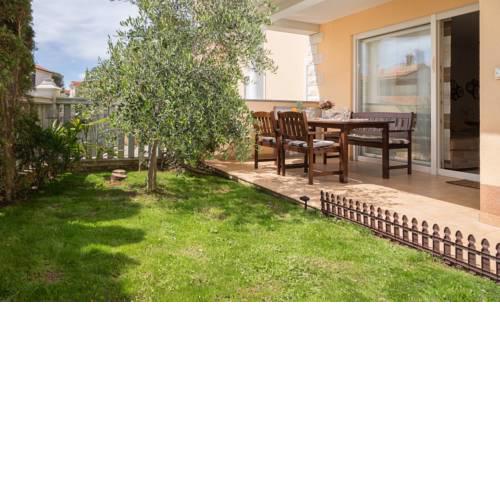 Spacious apartment with the garden, near the sandy beach