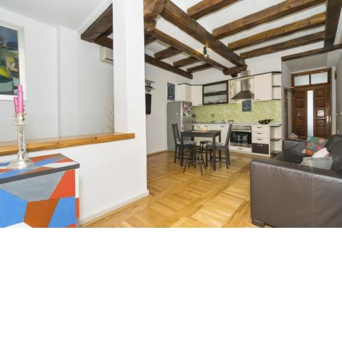 Spacious apt with magnificent sea view & balcony