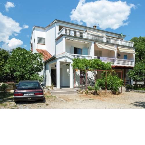 Spacious four bedroom accomodation with 3 great sea view balconies, garden, BBQ