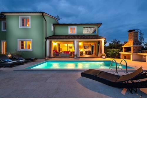 Spacious holiday house / pool / jacuzzi / playground / 6+2