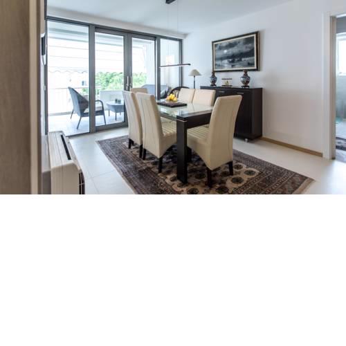 Spacious modern apartment close to the beach