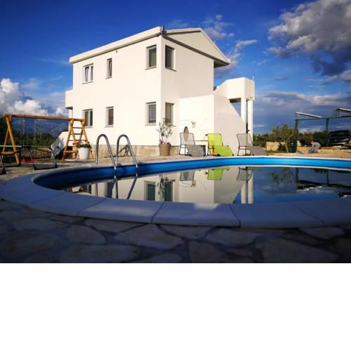 Spacious Vila with new pool