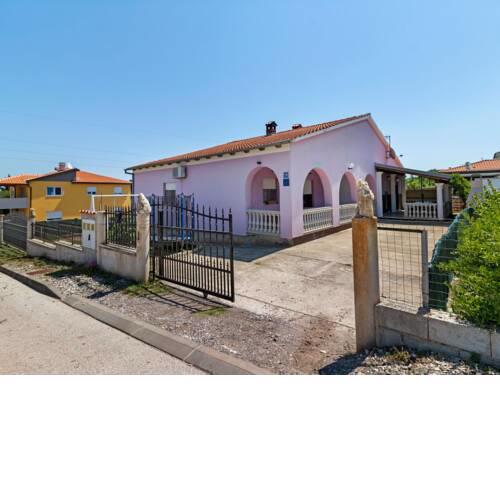 Splendid Apartment in Banjole with Terrace