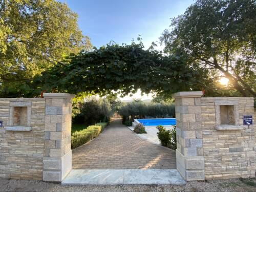 Stone Holiday Homes Stankovci with pool and Mediterranean gardens