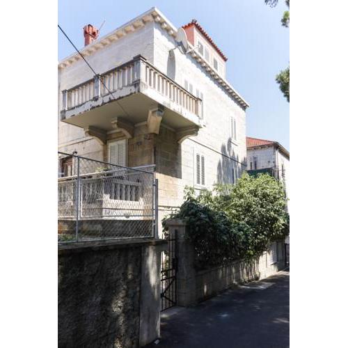 Stone House Apartment