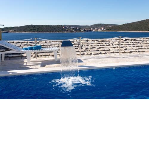 Stone House with swimming pool & Sauna, Beach, Sevid