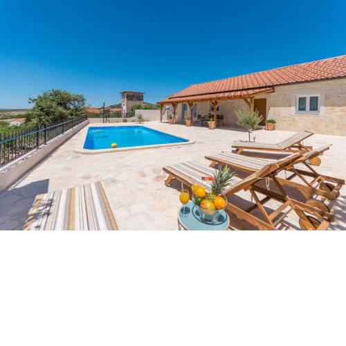 Stone Villa OASIS, Vrana lake