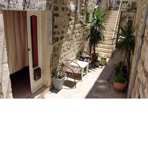 Street garden apartment