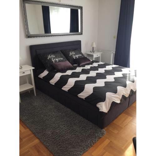 Studio apartman Lara ***