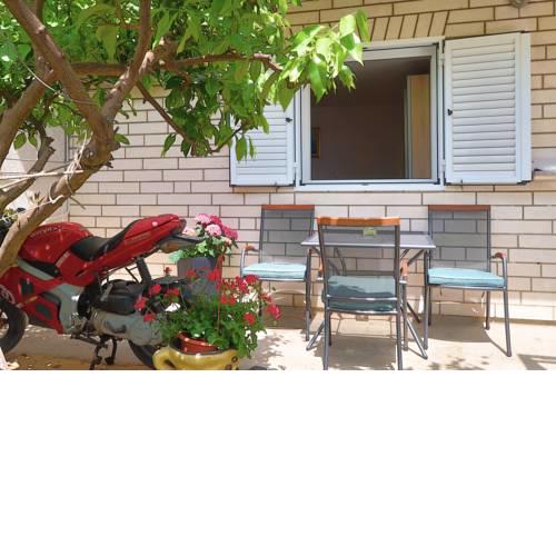 Studio apartman Mia