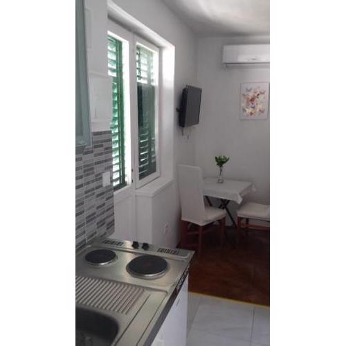 Studio apartman Salona