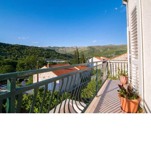 Cozy Apartment with Balcony in Dubrovnik