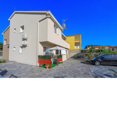 Studio apartment in Bibinje with terrace, air conditioning, WiFi (4875-3)