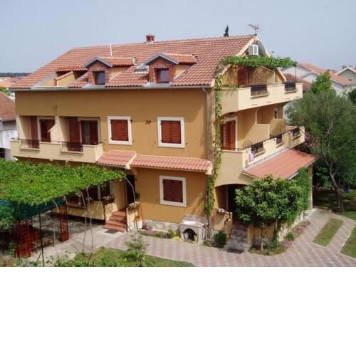Studio apartment in Biograd na Moru with balcony, air conditioning, WiFi (4948-7)
