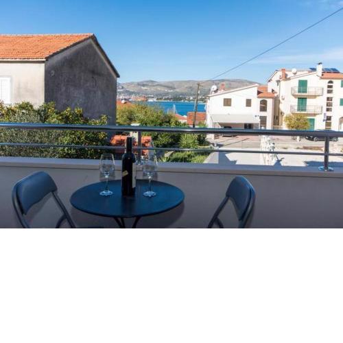 Studio apartment in Okrug Gornji with sea view, balcony, air conditioning, WiFi 5044-4