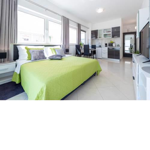 Studio Apartment & Room Ten