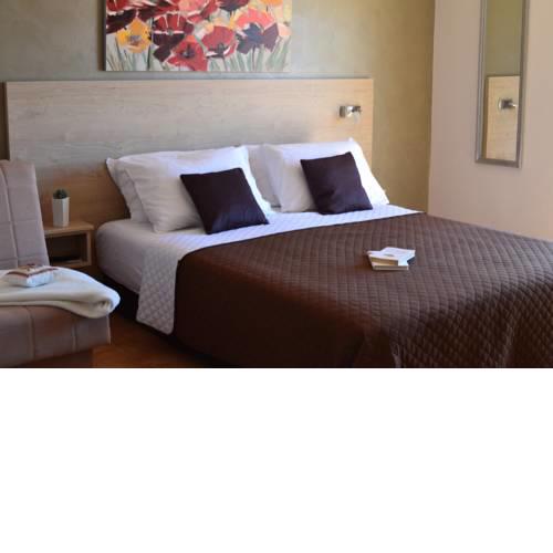 Studio Apartments & Rooms Kustura