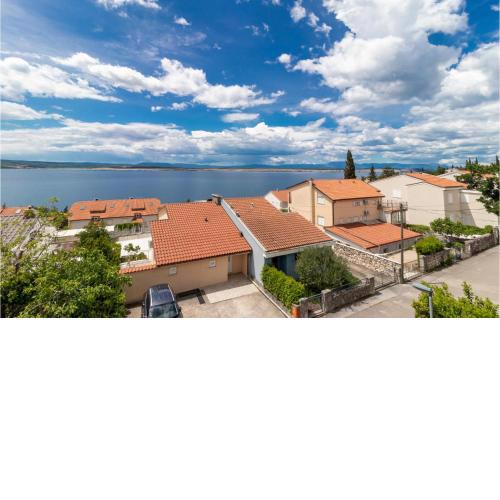 Stunning apartment in Dramalj with WiFi and 2 Bedrooms