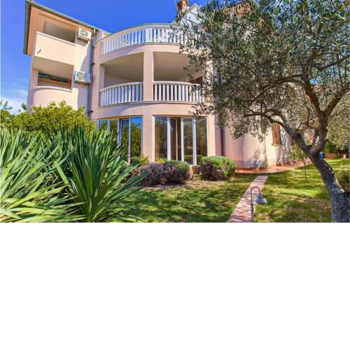 Stunning apartment in Fazana with 2 Bedrooms