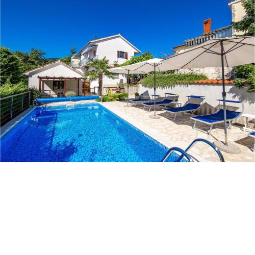 Stunning apartment in Matulji with Outdoor swimming pool and 2 Bedrooms