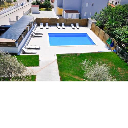 Stunning apartment in Novigrad w/ Outdoor swimming pool and 2 Bedrooms