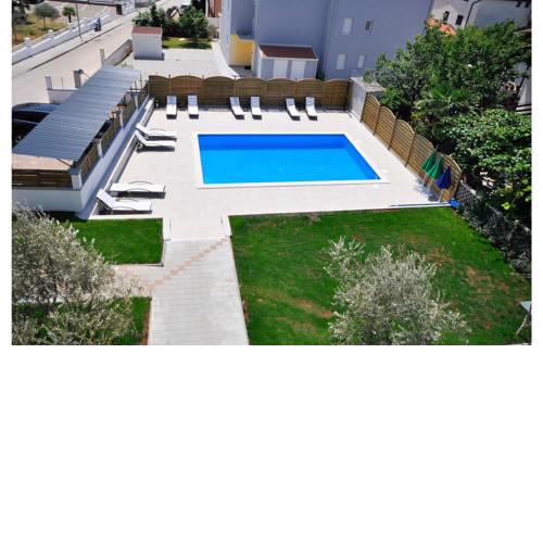 Stunning apartment in Novigrad w/ Outdoor swimming pool and 2 Bedrooms