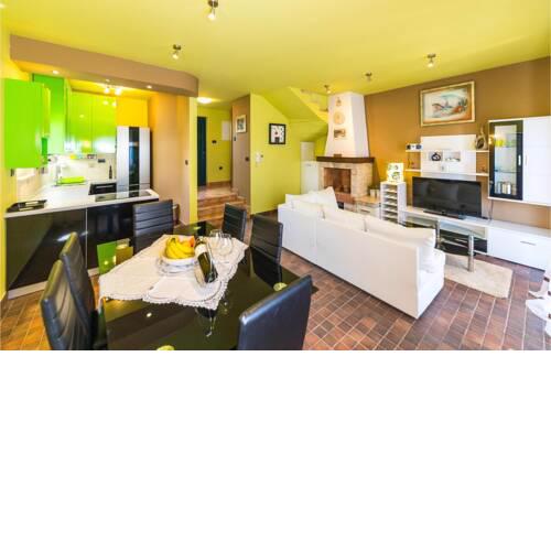 Stunning apartment in Okrug Gornji w/ WiFi and 2 Bedrooms