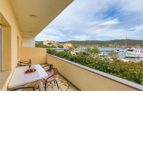 Stunning apartment in Vinisce with 2 Bedrooms