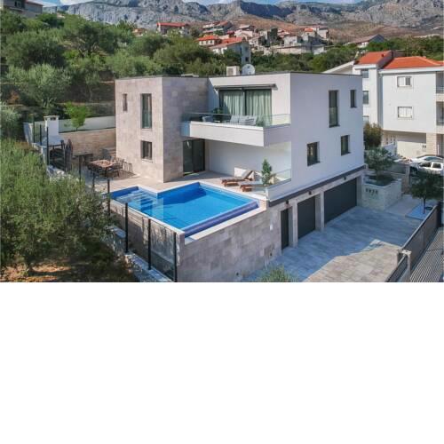 Stunning apartment in Zrnovnica with Outdoor swimming pool, WiFi and 3 Bedrooms