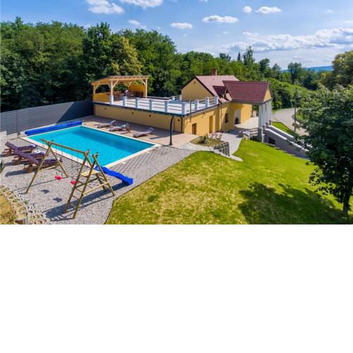 Stunning home in Bisag w/ Outdoor swimming pool, Sauna and WiFi