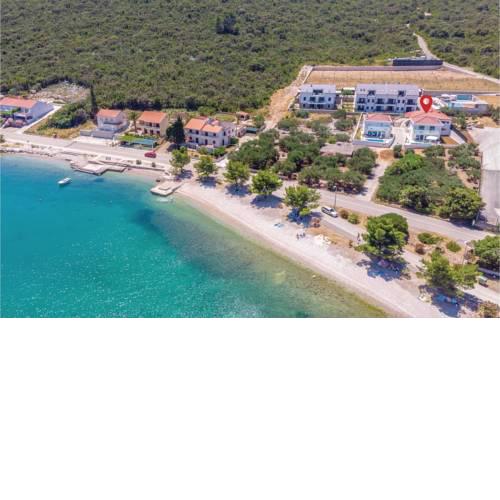 Stunning home in Drace w/ WiFi, Outdoor swimming pool and 4 Bedrooms