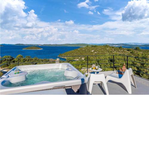 Stunning home in Dragove with Jacuzzi and 1 Bedrooms