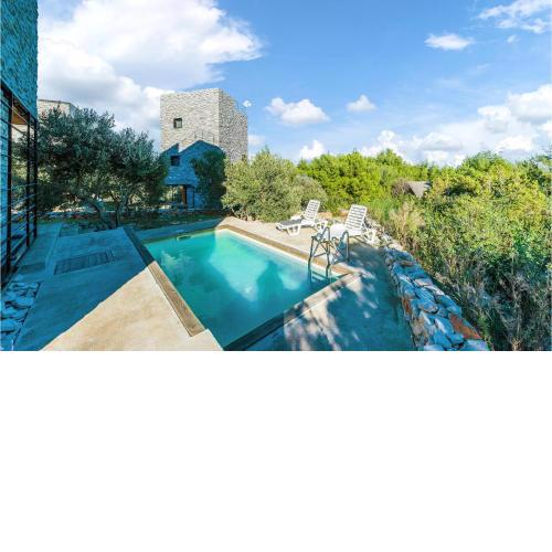 Stunning home in Dragove with Outdoor swimming pool, WiFi and 2 Bedrooms
