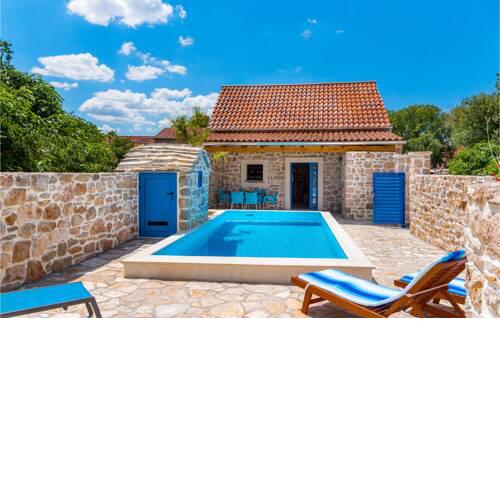 Stunning home in Drnis w/ Outdoor swimming pool, Outdoor swimming pool and 1 Bedrooms