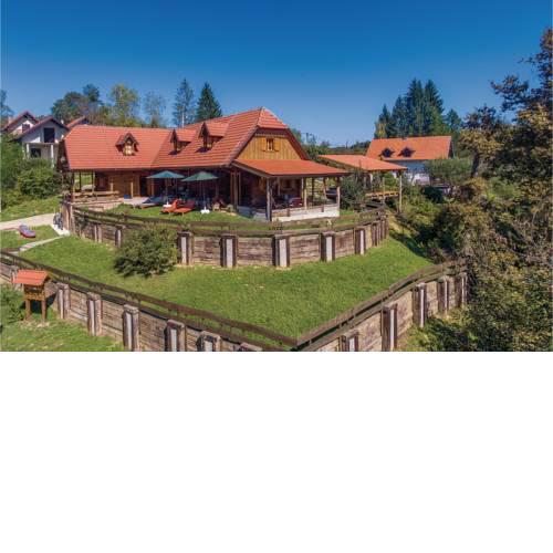 Stunning home in Gladovec Pokupski w/ Sauna and 4 Bedrooms