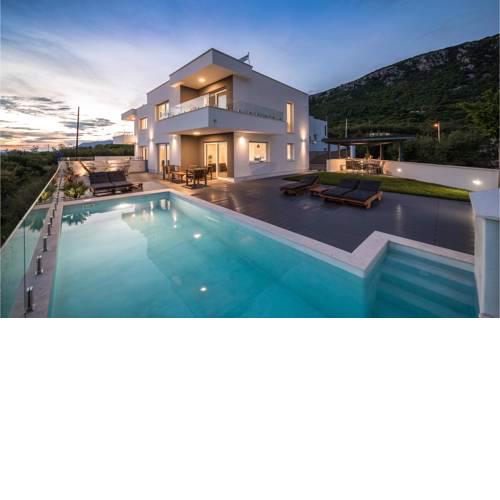 Stunning home in Grizane w/ Outdoor swimming pool and 3 Bedrooms