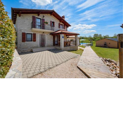 Stunning home in Jakacici with Outdoor swimming pool and 3 Bedrooms