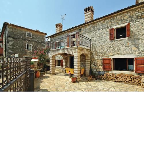Stunning home in Kastelir w/ 3 Bedrooms