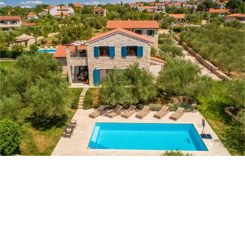 Stunning home in Linardici w/ Outdoor swimming pool, WiFi and 4 Bedrooms